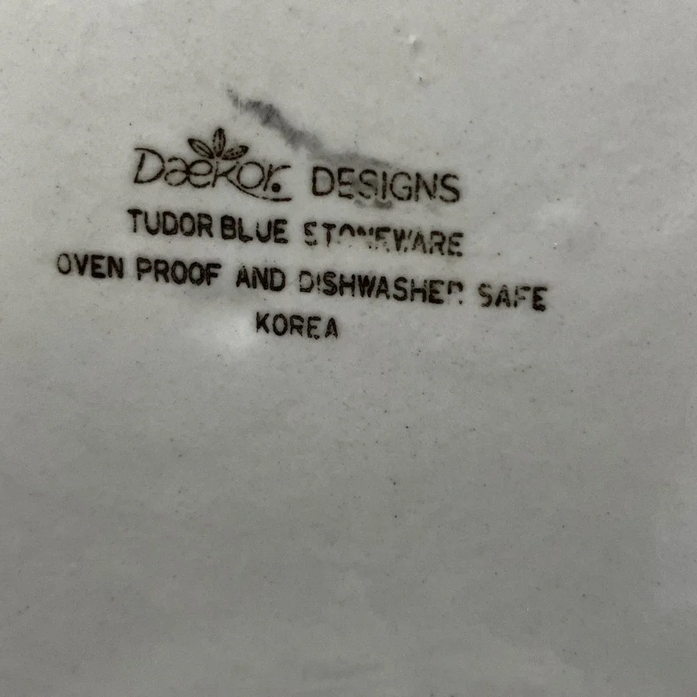 Daekor Designs Tudor Blue Stoneware Dinner Plates Set of 4 Vintage Floral Korea